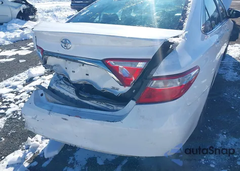 2015 Toyota Camry Se z USA, uszkodzony, nr VIN 4T1BF1FK8FU083177